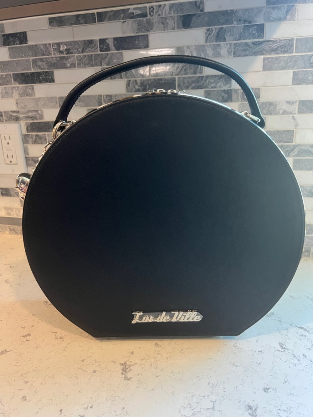 Lux de Ville Hat Box - Picture 3 of 11